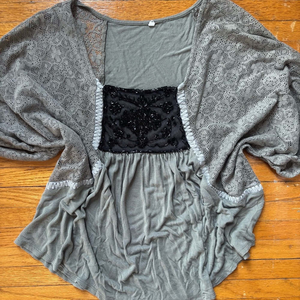 Green Flowy Blouse Lace Sleeves Black Beading
